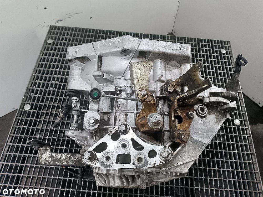 SKRZYNIA BIEGÓW MANUALNA FIAT DOBLO II C63563514 1.6 D MULTIJET - 5