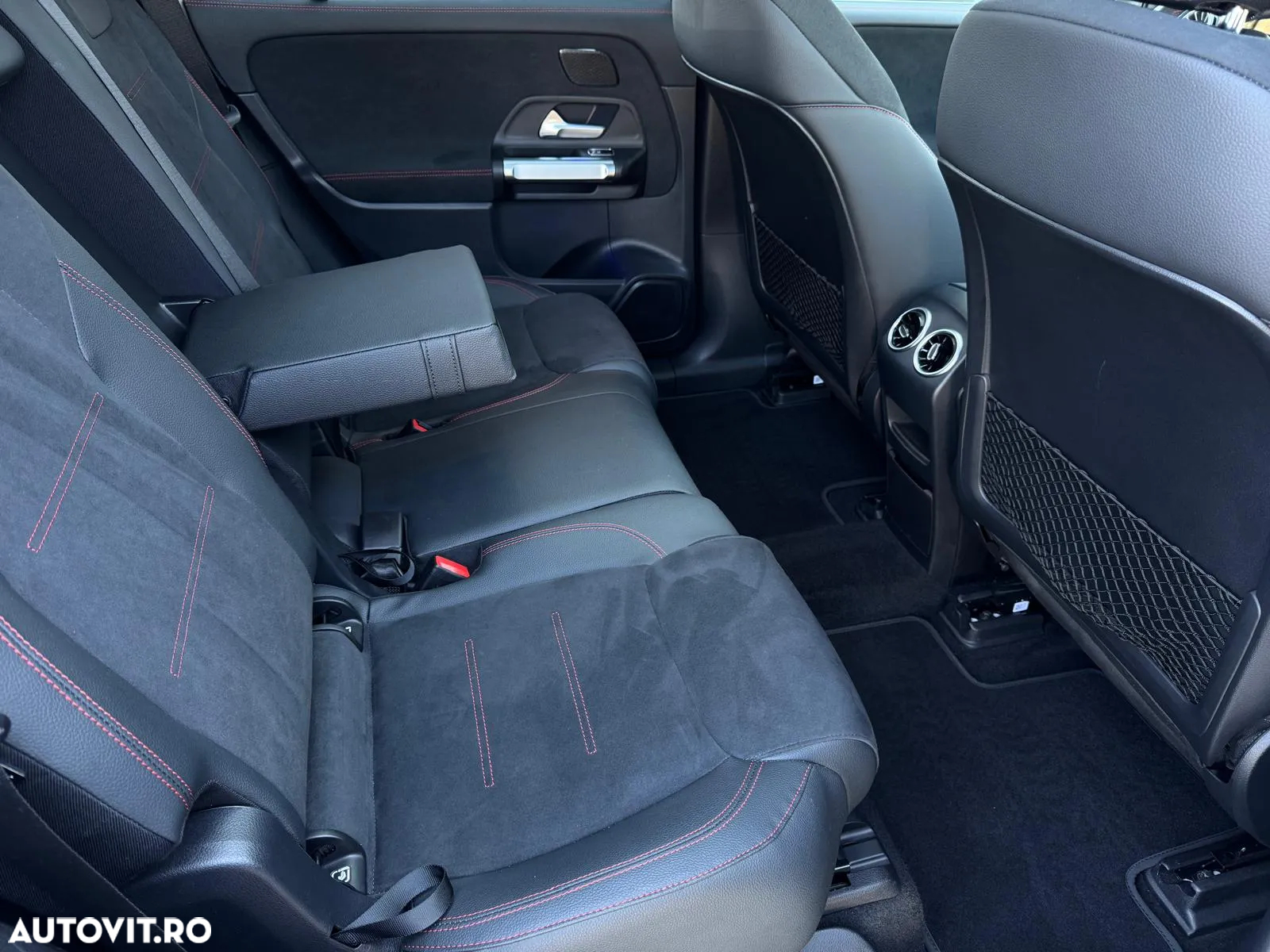 Mercedes-Benz EQB 300 4MATIC - 11
