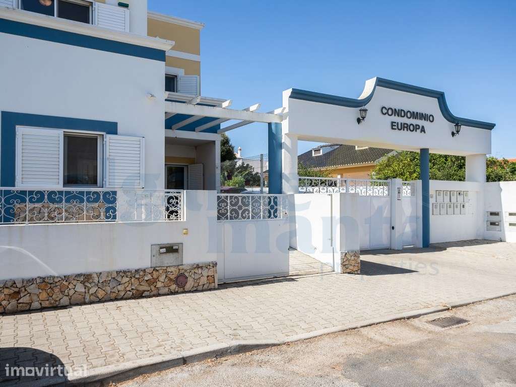 Moradia T2+2 em Condomínio com Piscina | A apenas 800 m da Praia da... - Grande imagem: 2/43