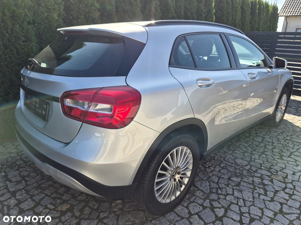 Mercedes-Benz GLA 180 Activity Edition - 23