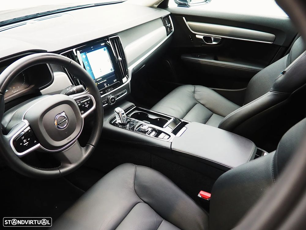 Volvo V90 2.0 T8 Momentum Plus AWD Geartronic - 22