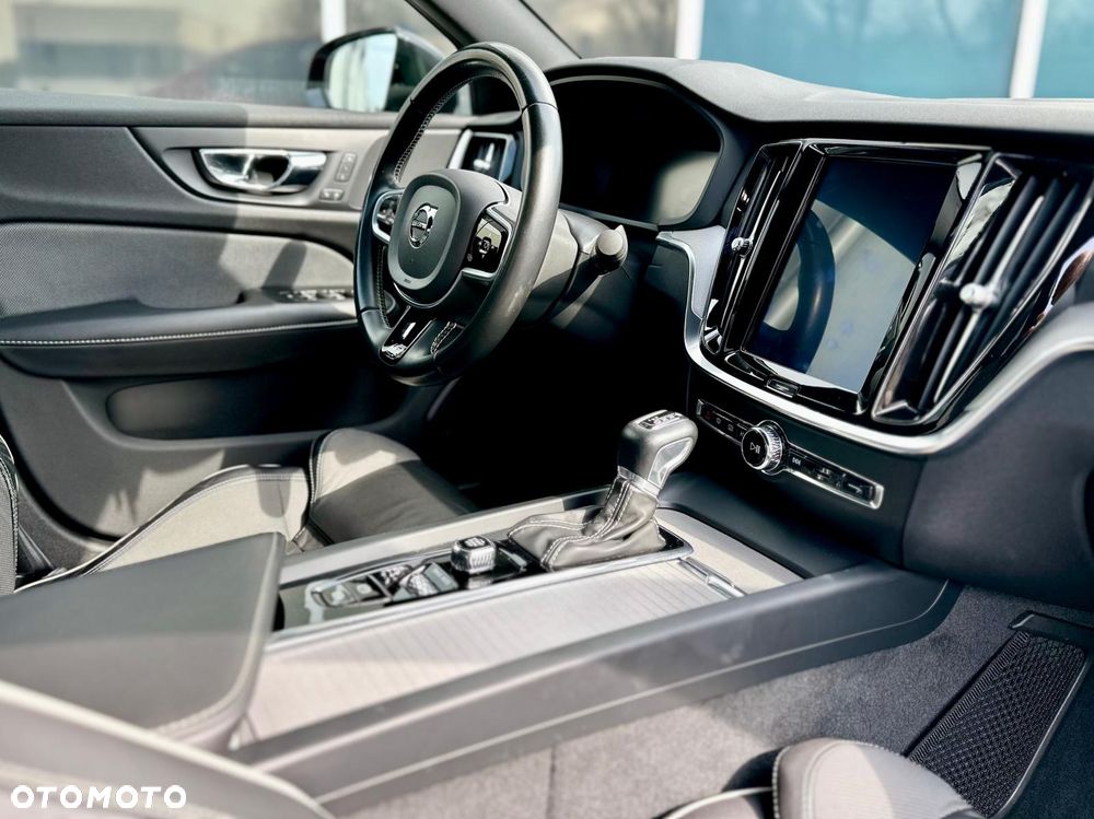 Volvo S60 T4 R-Design - 10