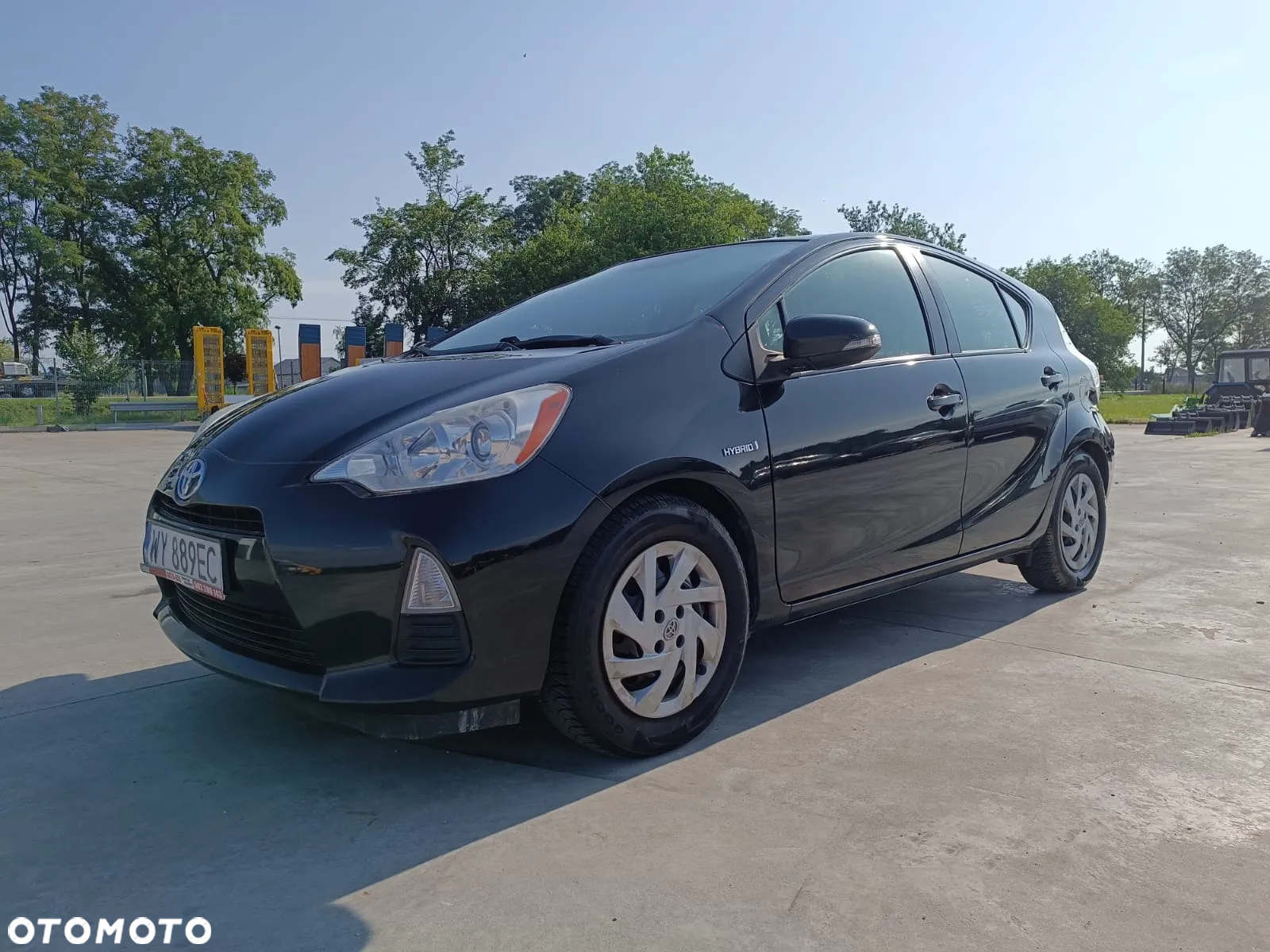 Toyota Prius (Hybrid) - 4