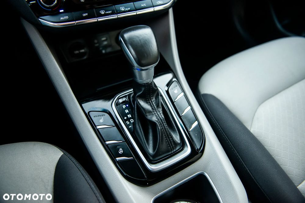 Hyundai IONIQ 1.6 GDI Premium - 27