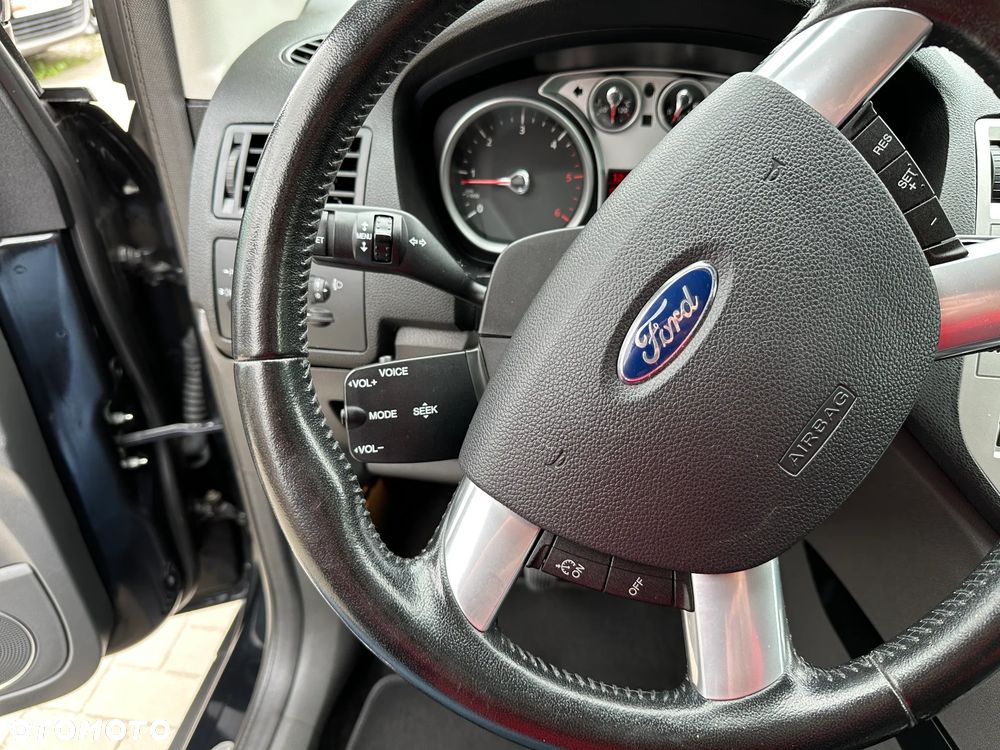 Ford Kuga - 10
