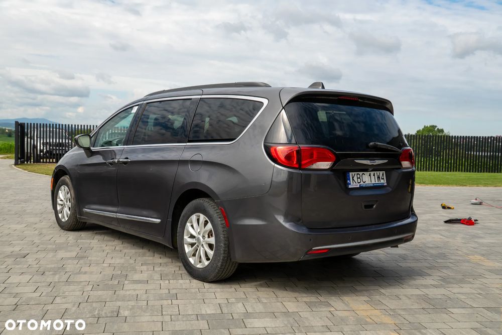 Chrysler Pacifica - 6