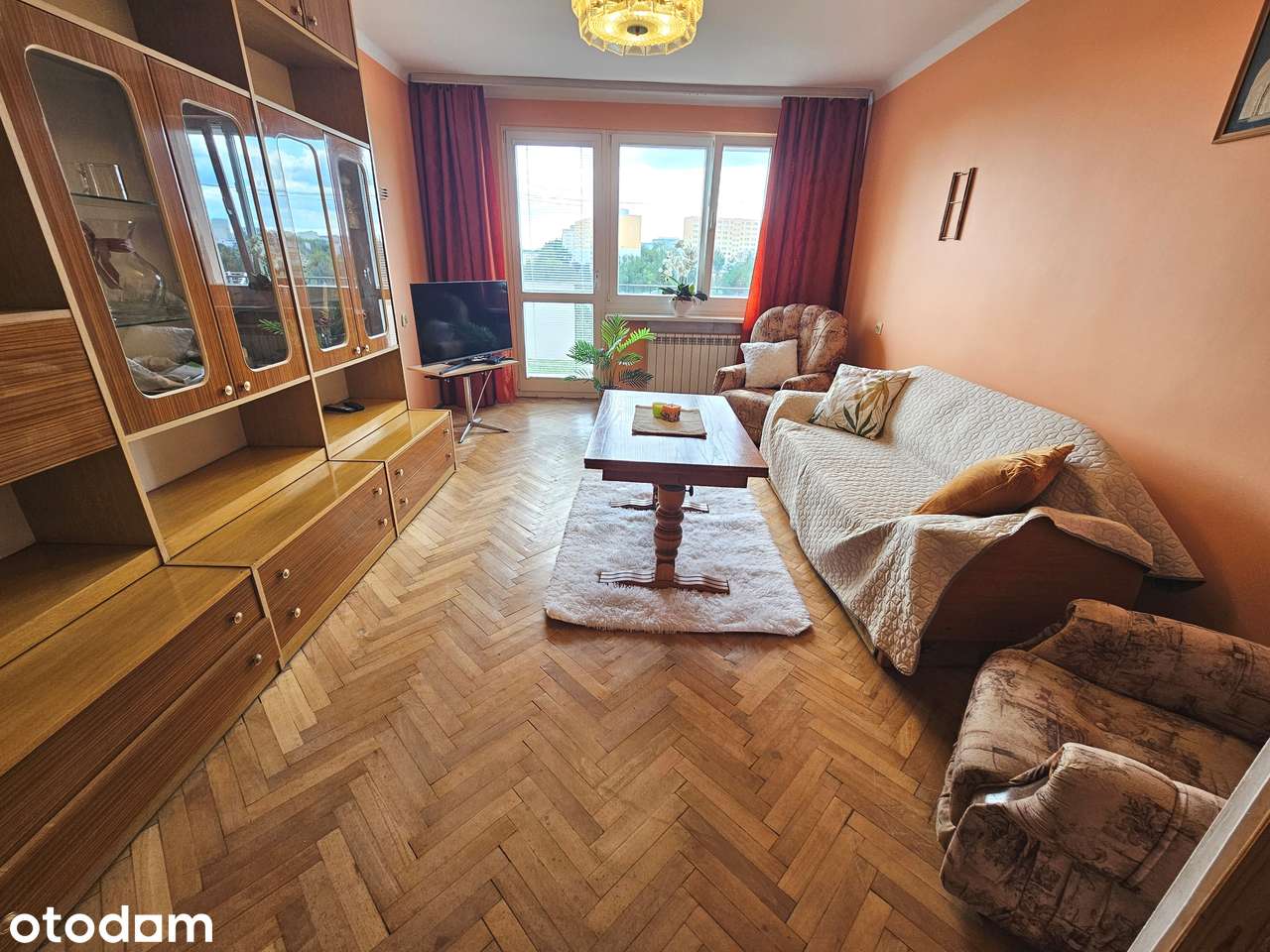 Wygodne 2-pokojowe z balkonem na osiedlu Karolew. Dużo zieleni.