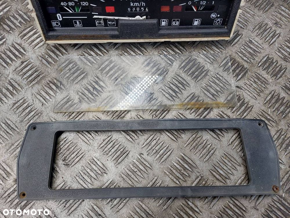 LICZNIK ZEGARY SKODA 105 S I 31350012 - 2