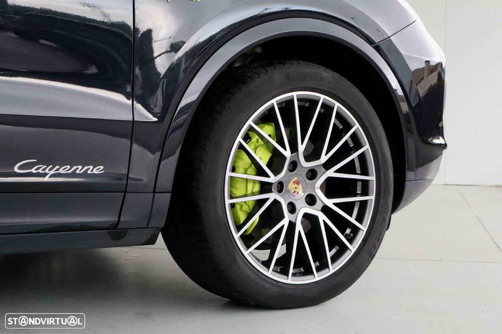 Porsche Cayenne Coupé E-Hybrid - 16
