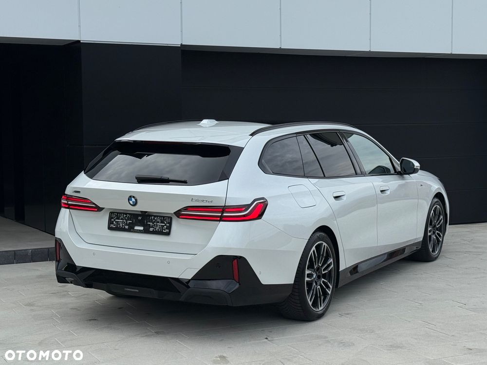BMW Seria 5 520d xDrive Touring - 14