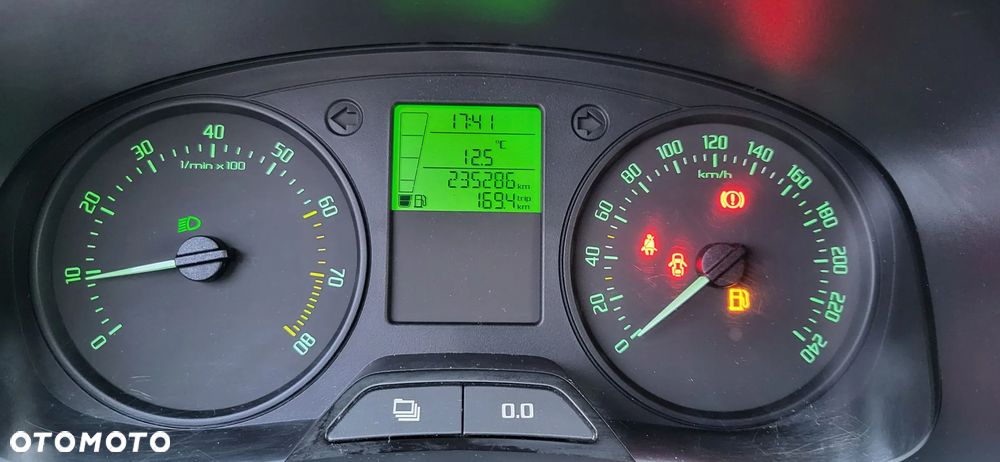 Skoda Fabia 1.2 HTP Ambiente - 17