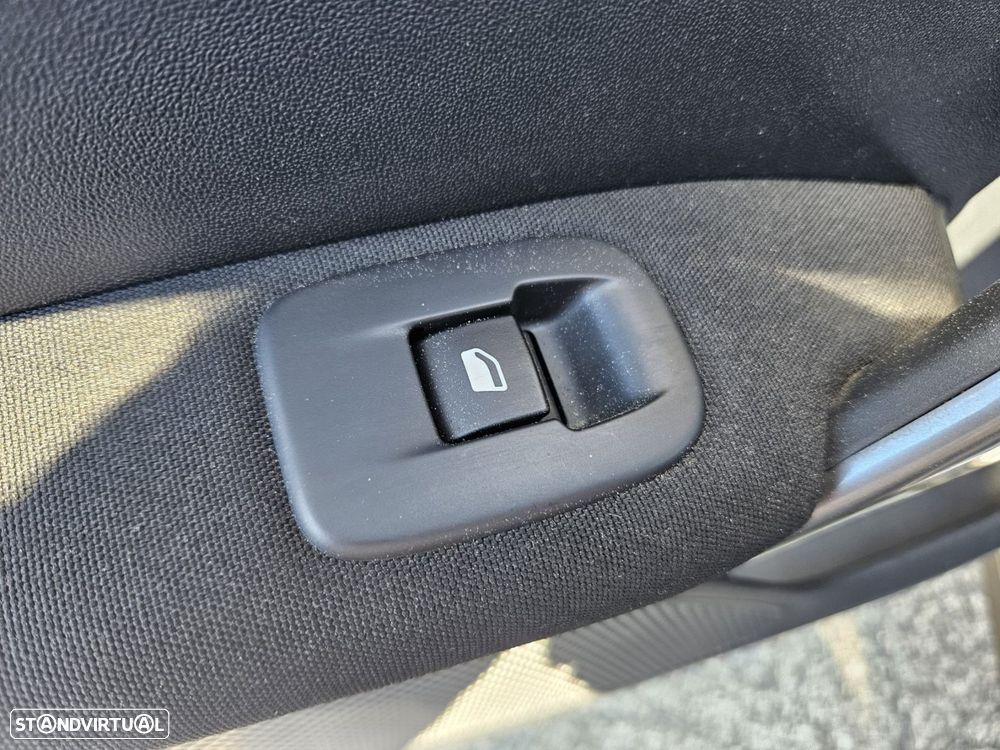 Peugeot 2008 1.6 BlueHDi Style - 42