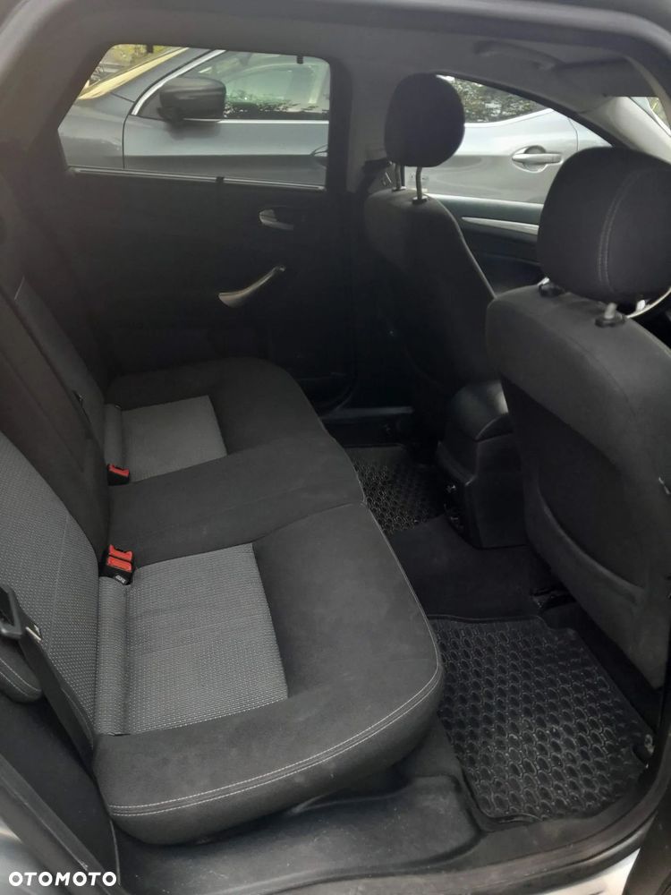 Ford Mondeo 1.8 TDCi Trend - 17