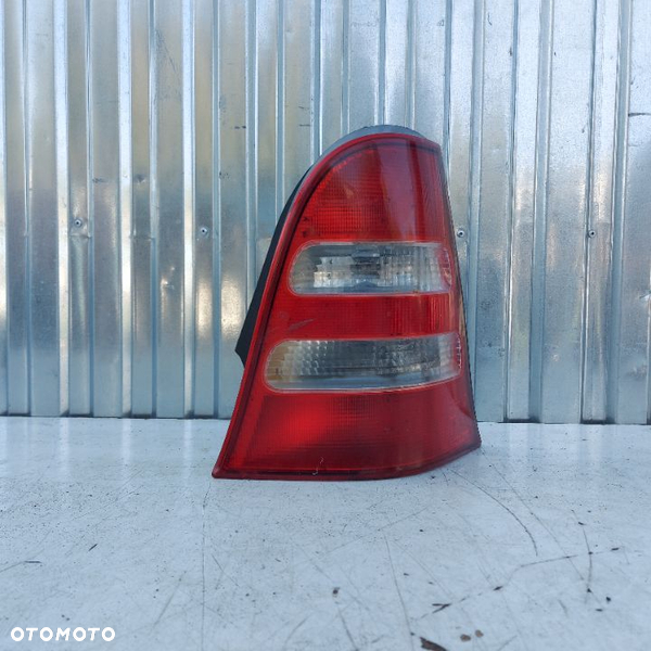 LAMPA PRAWA TYL MERCEDES A W168 1688202864 ORYGINALNY DEMONTAZ