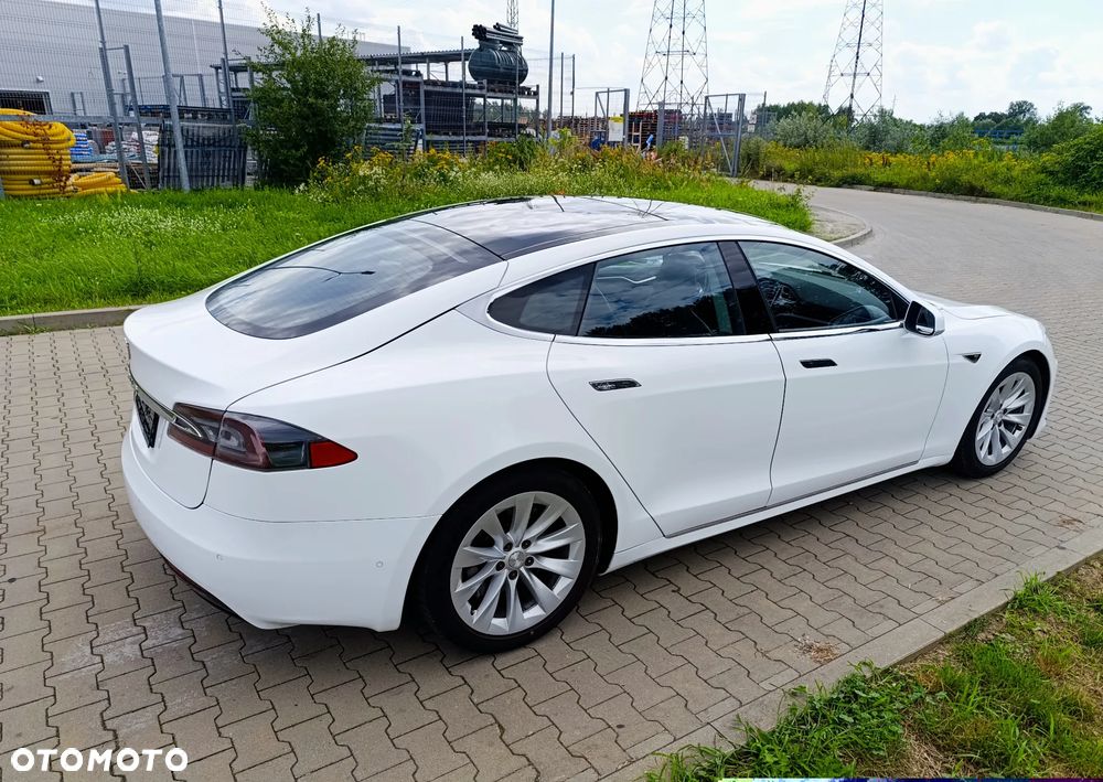 Tesla Model S - 16