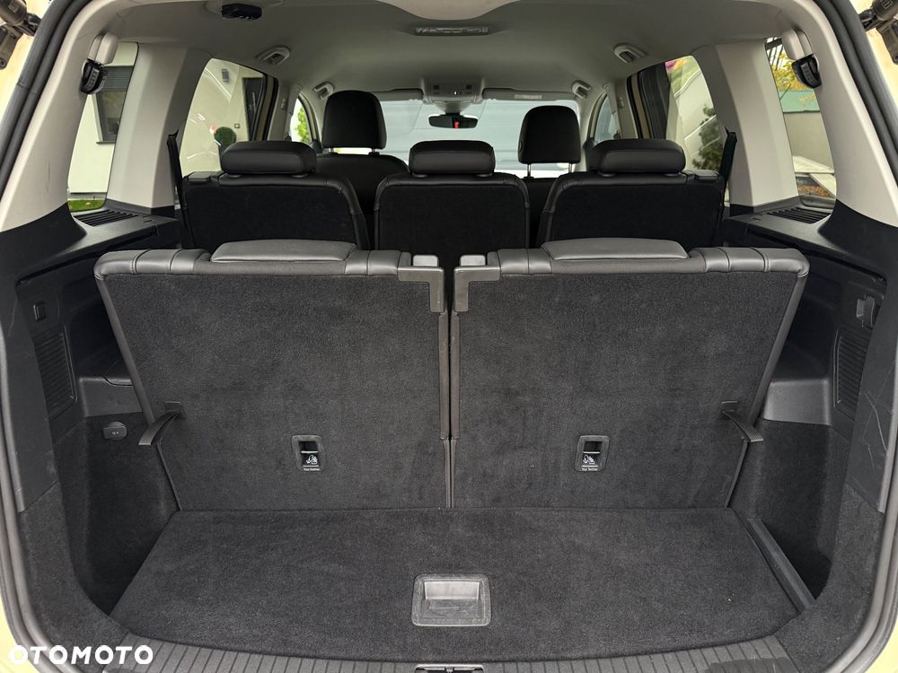 Volkswagen Touran - 29