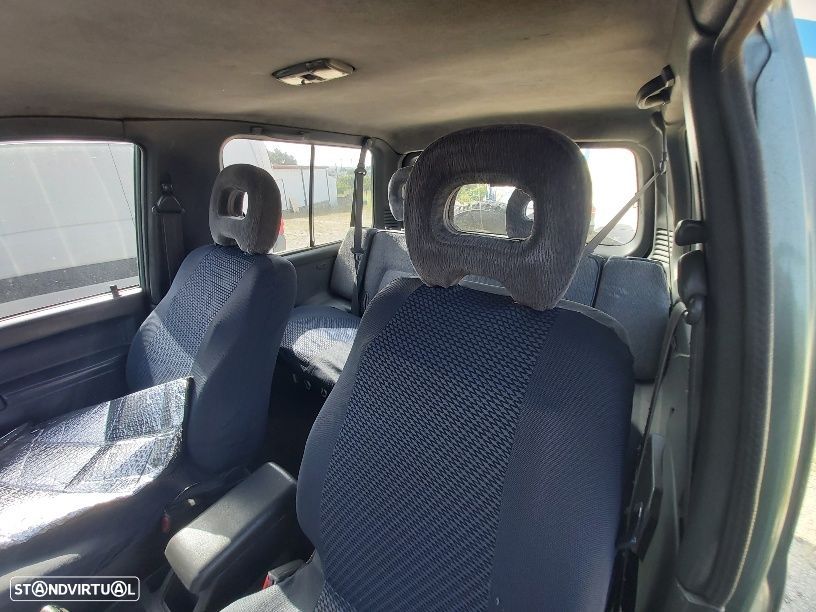 Mitsubishi Pajero 2.5 TDi GLX - 12