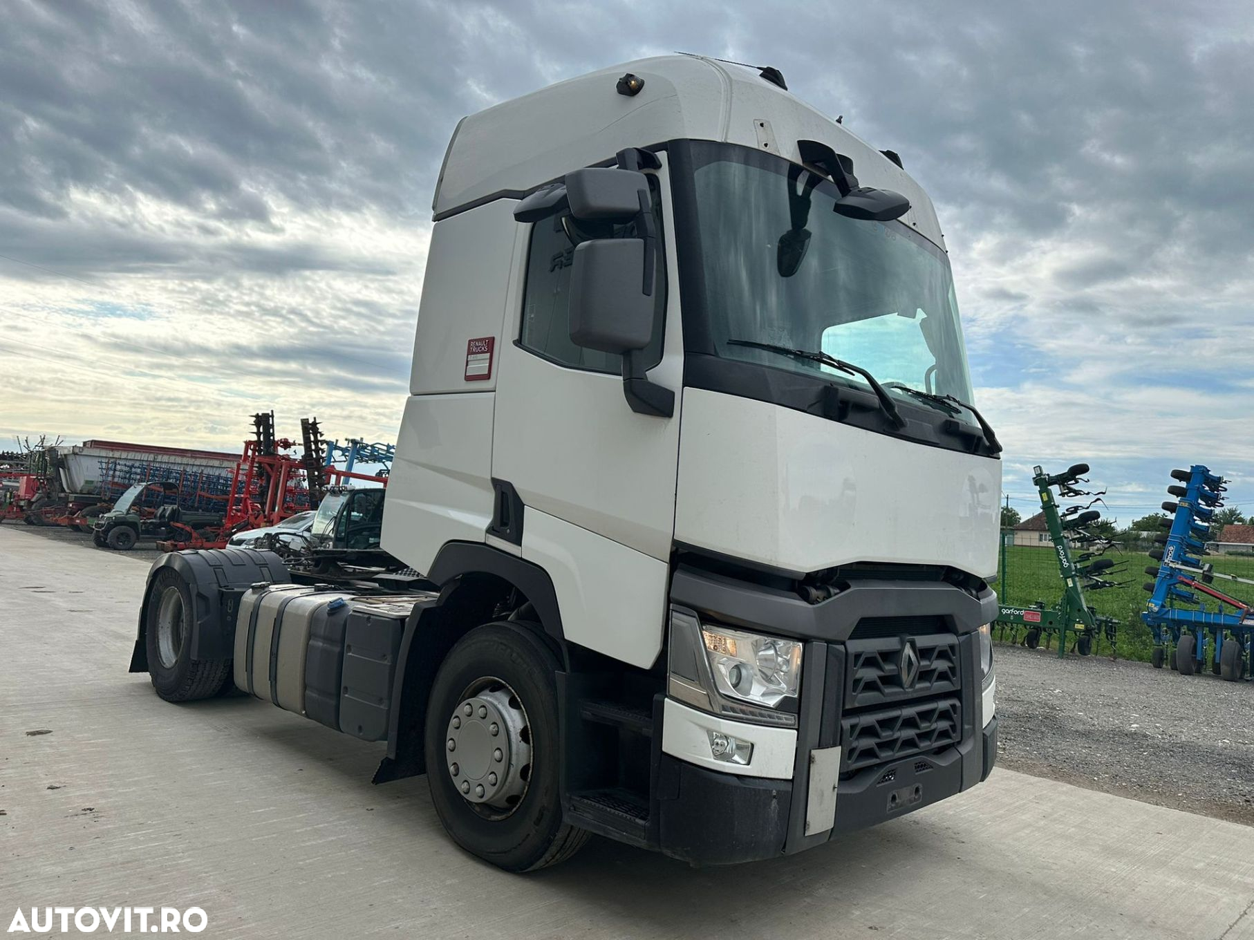 Renault T460 4x2 Cap Tractor - 4