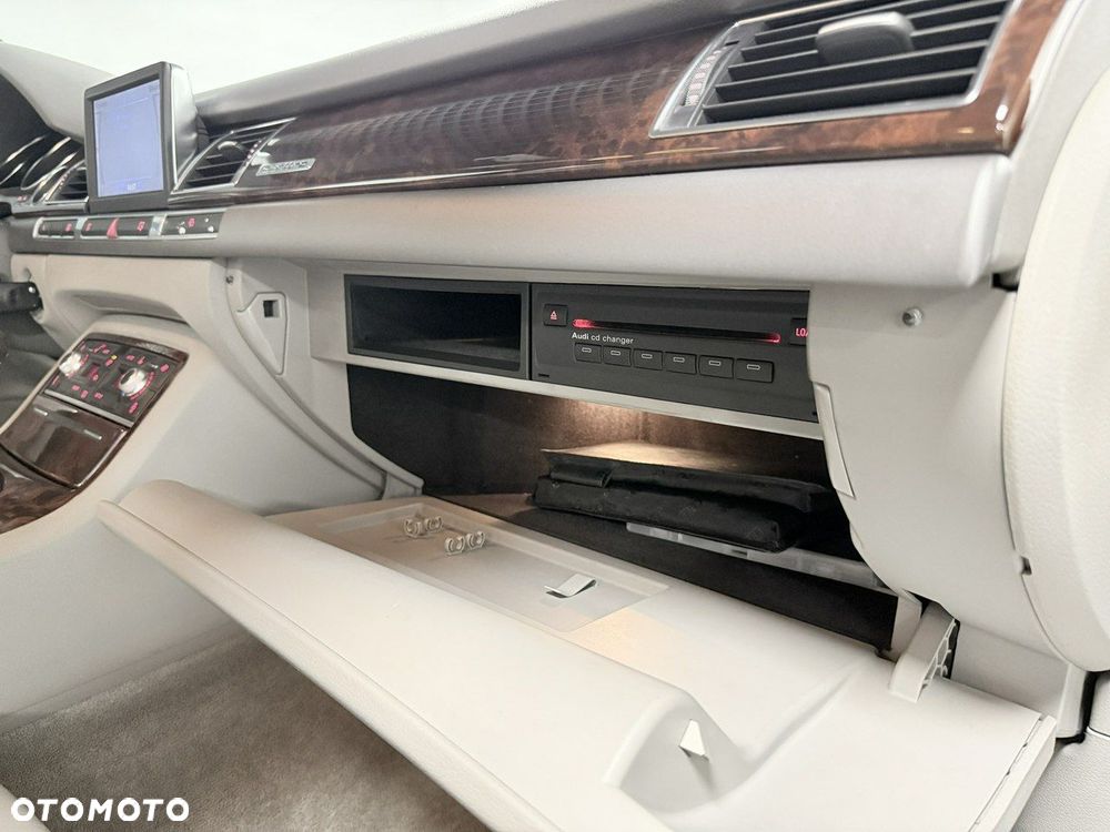 Audi A8 4.2 Quattro - 24