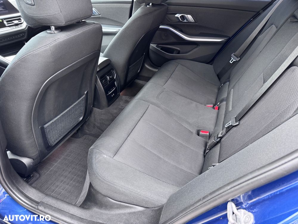 BMW Seria 3 320i AT - 24