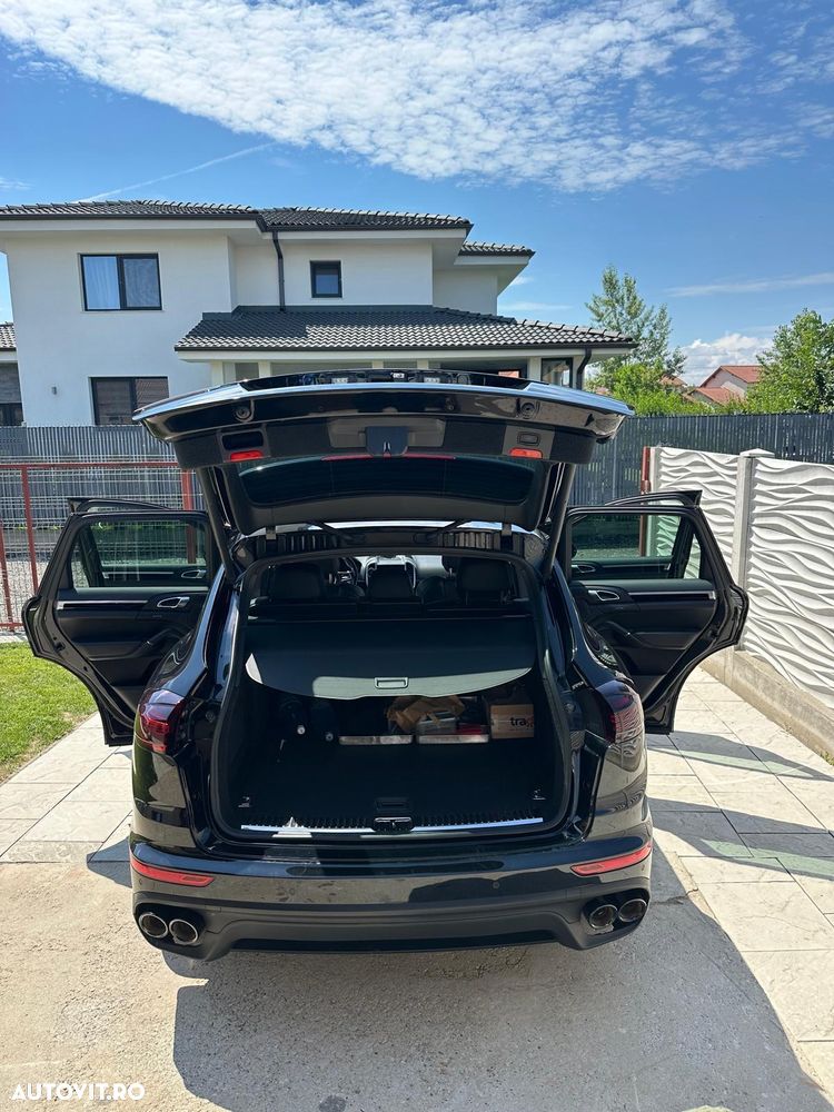 Porsche Cayenne Platinum Edition - 18