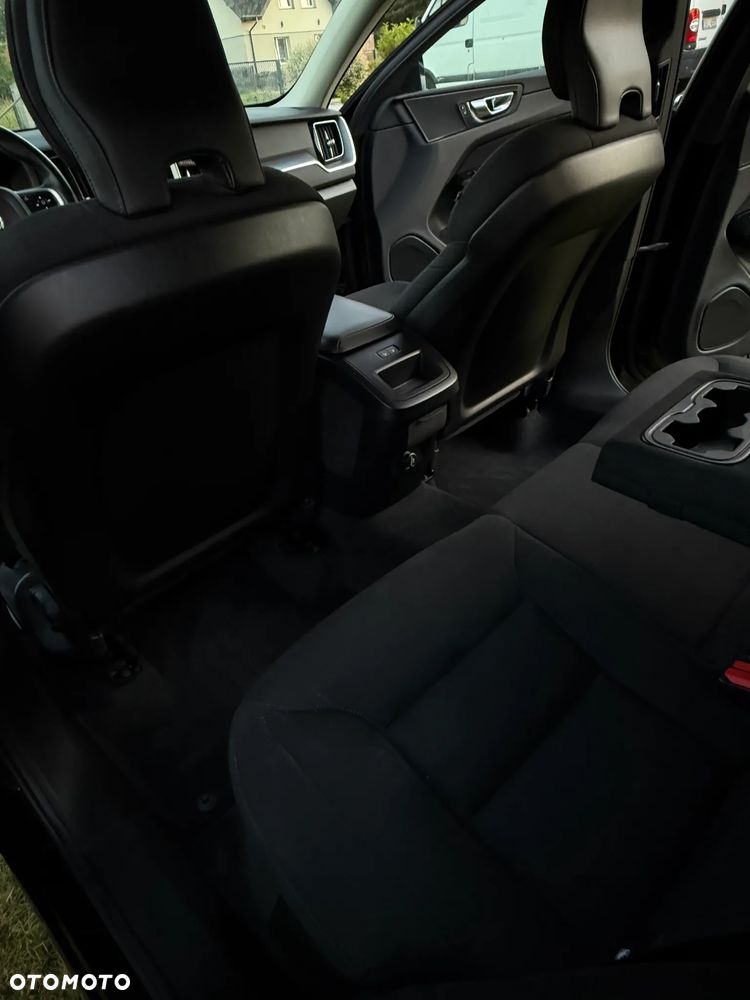 Volvo XC 60 B5 D AWD Momentum Pro - 8