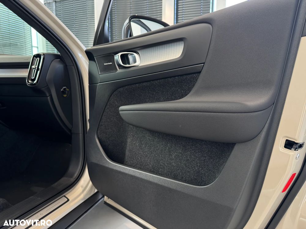 Volvo XC 40 B3 AT FWD MHEV Plus Dark - 8