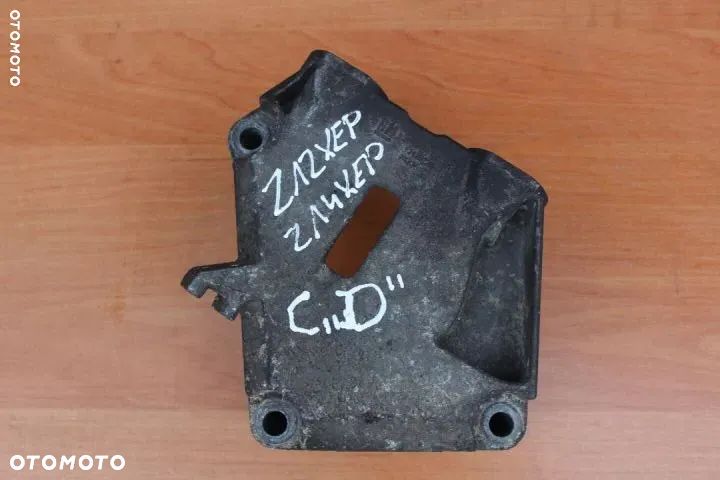 ŁAPA WSPORNIK SILNIKA OPEL CORSA D 13130728 - 1