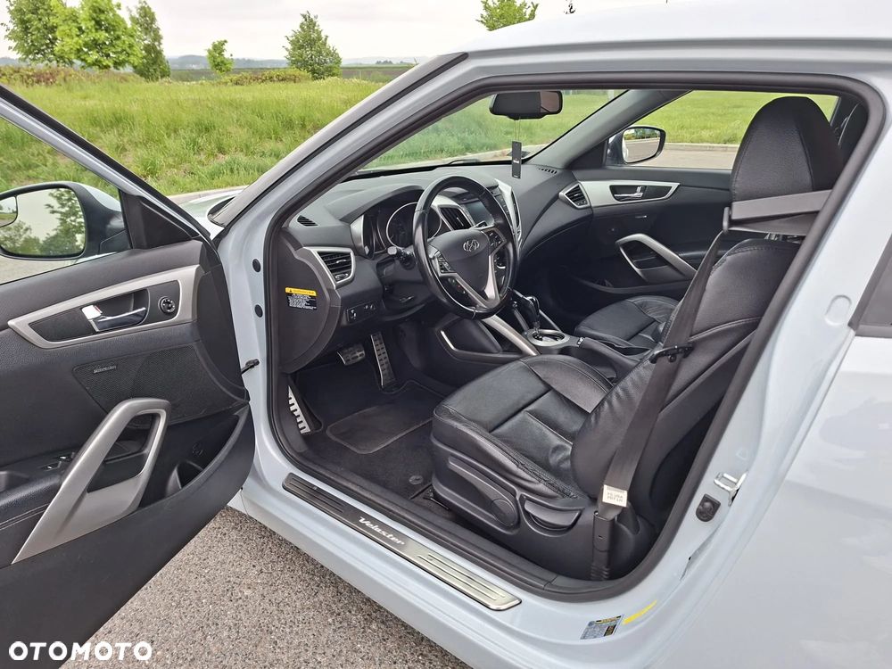 Hyundai Veloster - 12