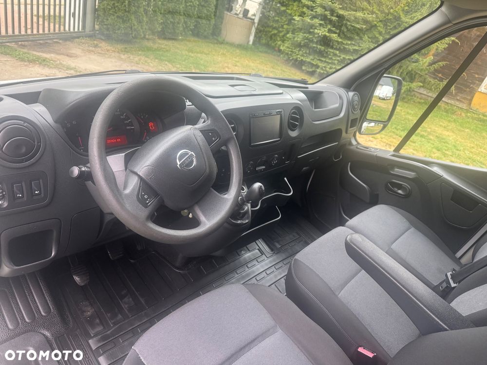 Nissan NV 400 - 8