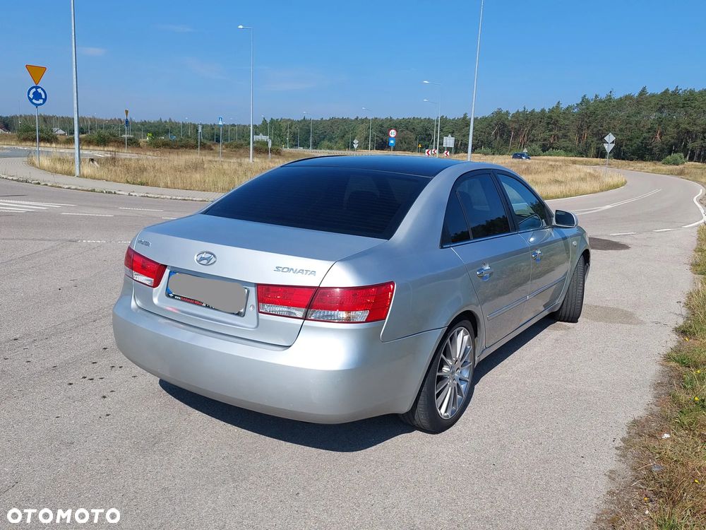 Hyundai Sonata - 2