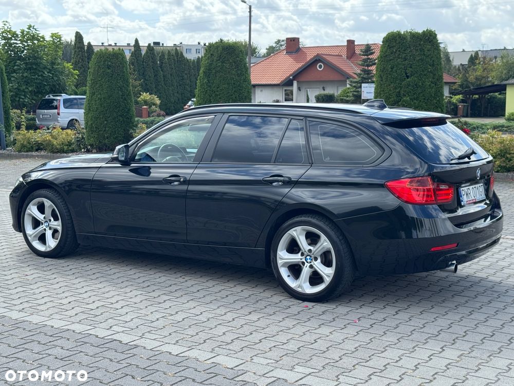 BMW Seria 3 318d xDrive - 23