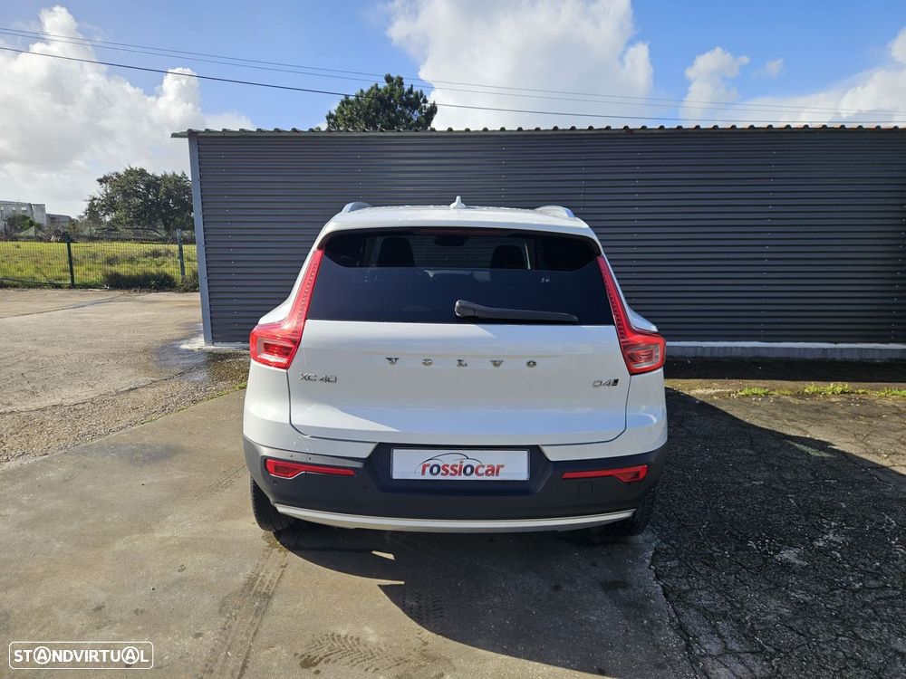 Volvo XC 40 D4 AWD Geartronic Momentum Pro - 10