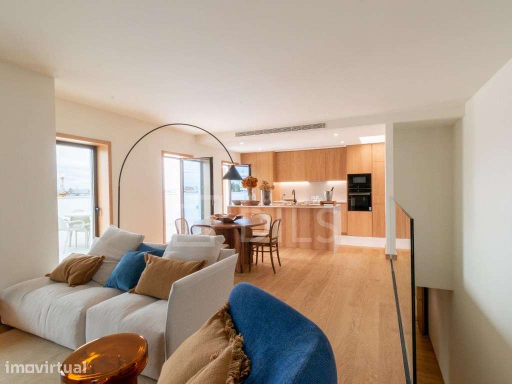 Apartamento T1 com garagem, varanda e arrumos, na Baixa do Porto - Grande imagem: 2/21