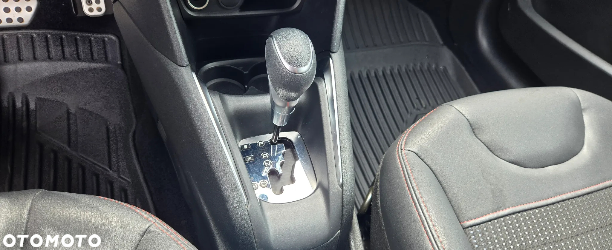 Peugeot 208 - 17