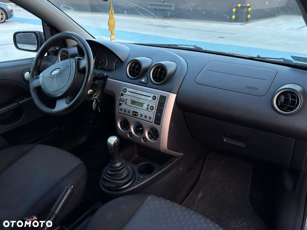 Ford Fiesta 1.6 TDCi Ambiente - 8