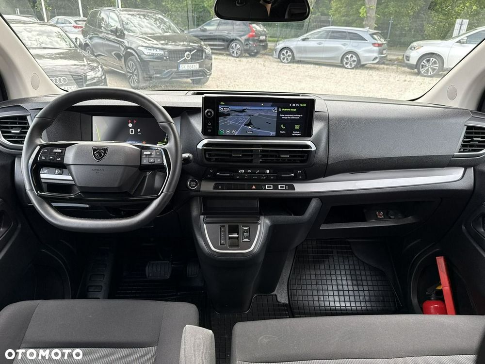 Peugeot Traveller - 19