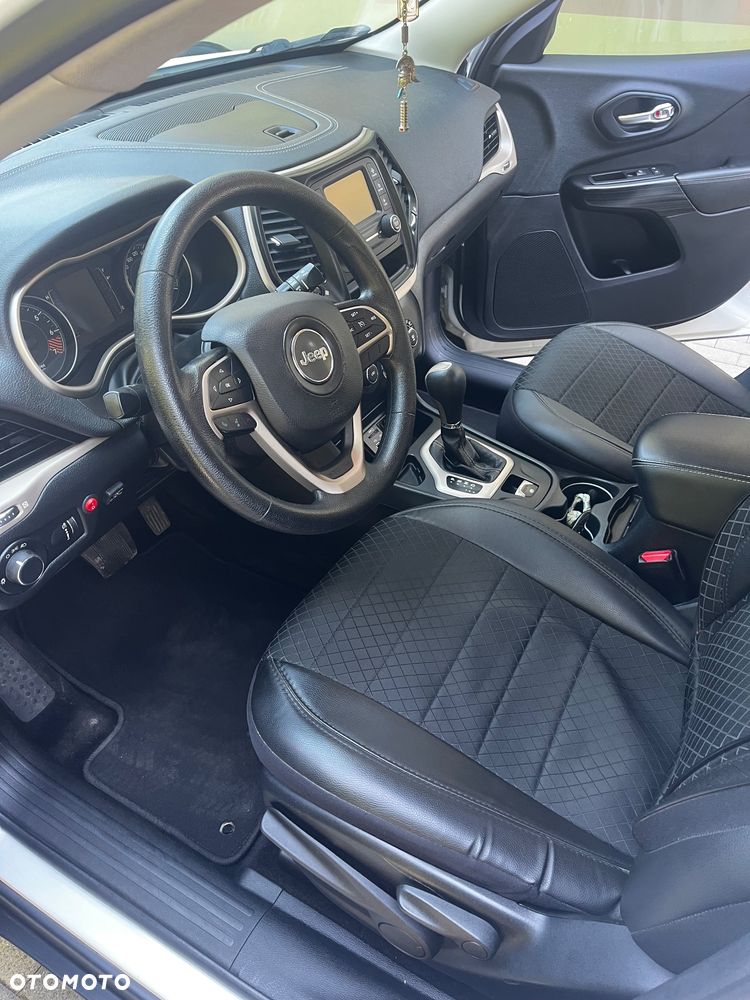 Jeep Cherokee - 11