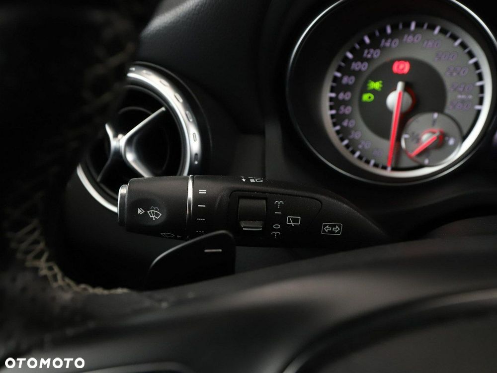 Mercedes-Benz GLA 250 4-Matic Urban - 34