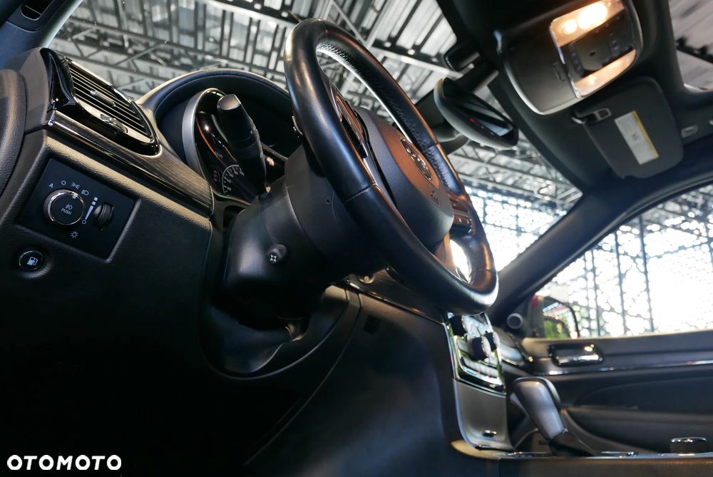 Jeep Grand Cherokee - 23