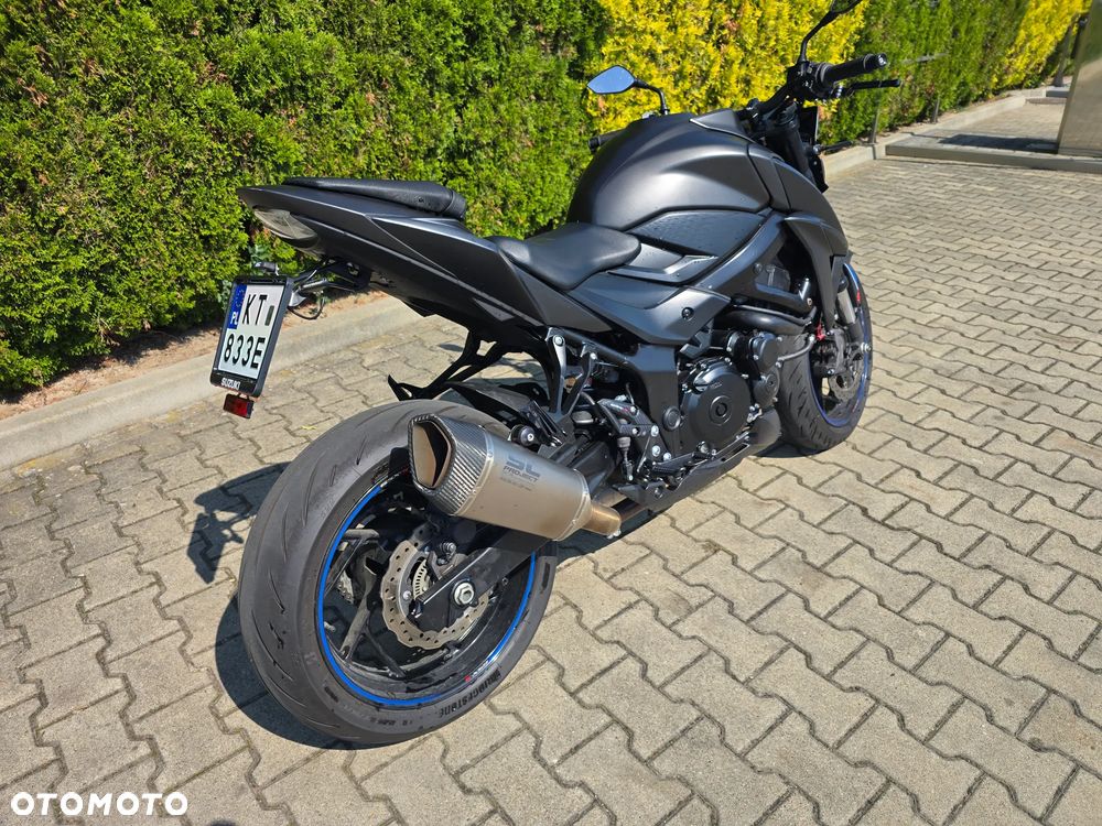 Suzuki GSX - 6