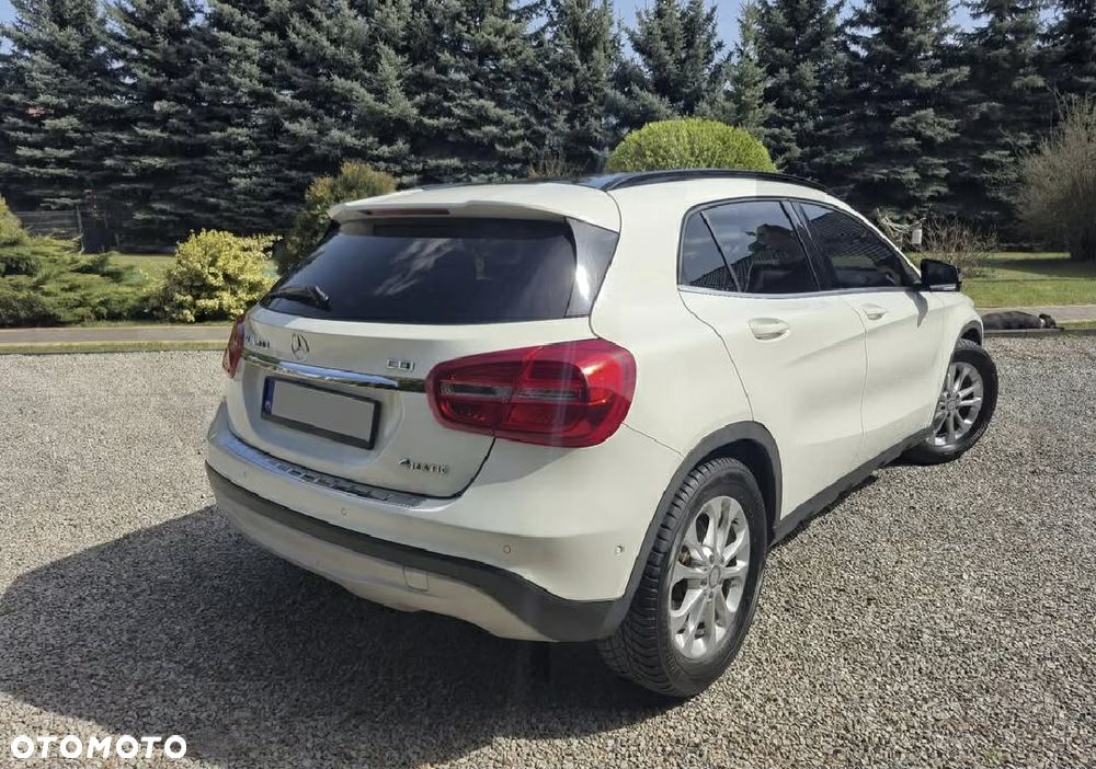 Mercedes-Benz GLA - 5