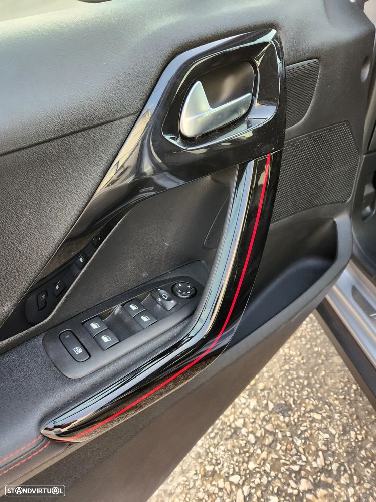 Peugeot 2008 PureTech 110 Stop&Start EAT6 GT-Line Edition - 8