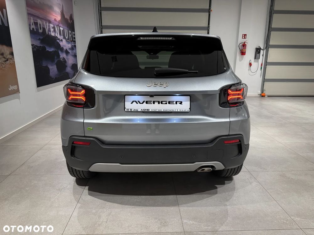 Jeep Avenger 1.2 T3 mHEV Altitude FWD eDCT6 - 8