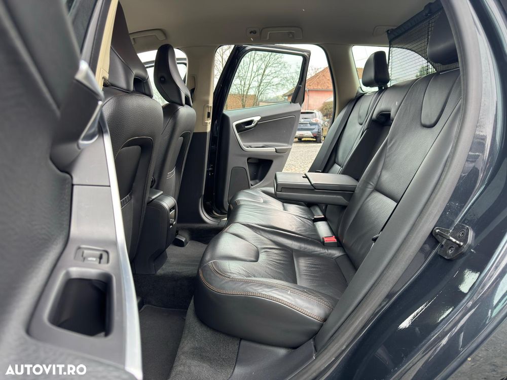 Volvo XC 60 D5 AWD Aut. Momentum - 30