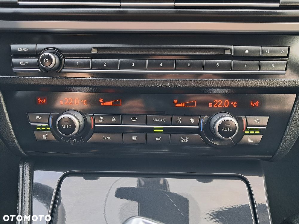 BMW Seria 5 525d xDrive Sport-Aut Modern Line - 24