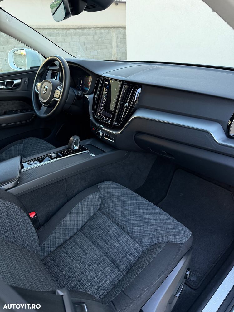 Volvo XC 60 B4 MHEV AWD Momentum Pro - 14