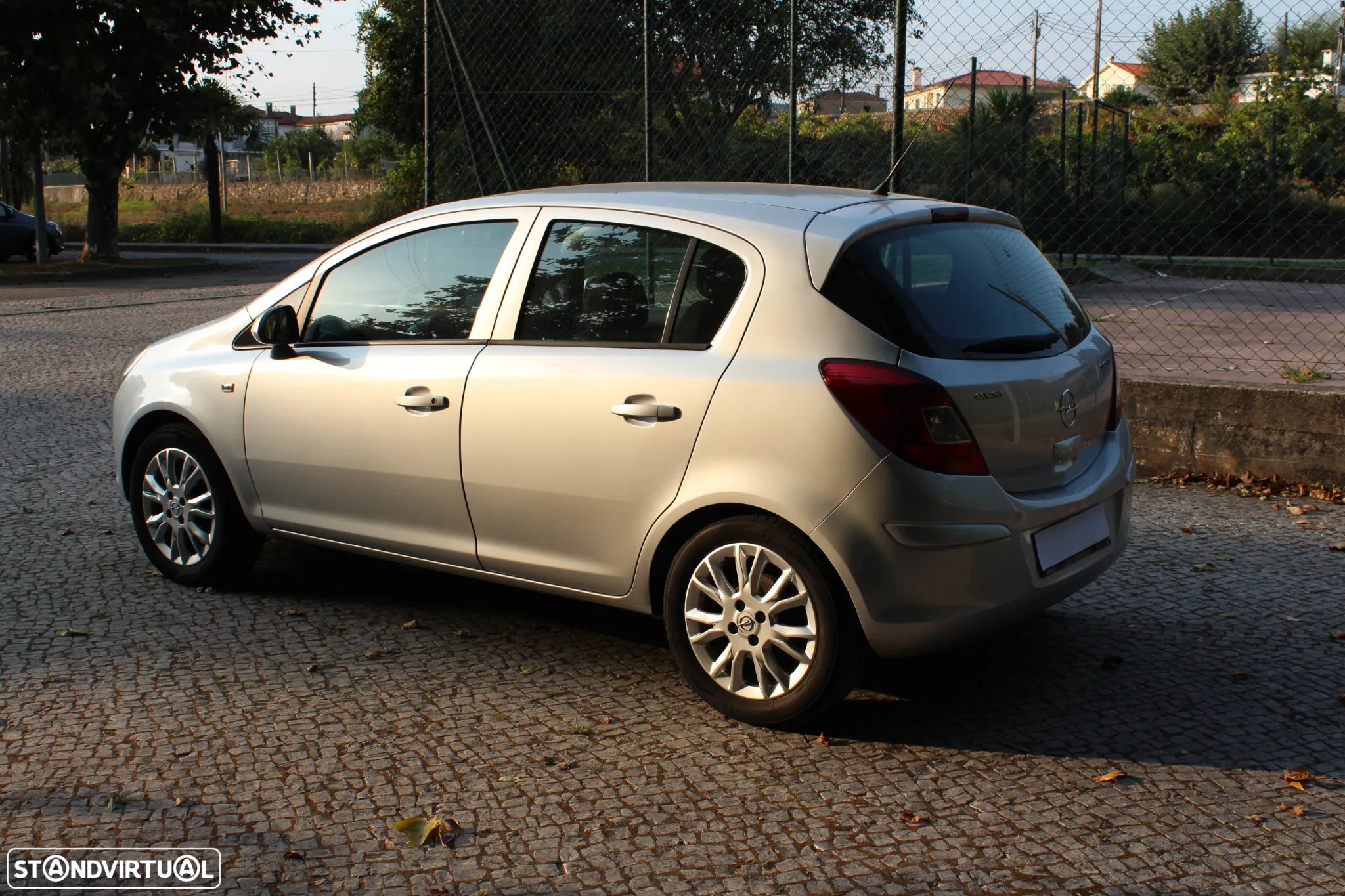Opel Corsa 1.3 CDTi Enjoy EcoFLEX - 4