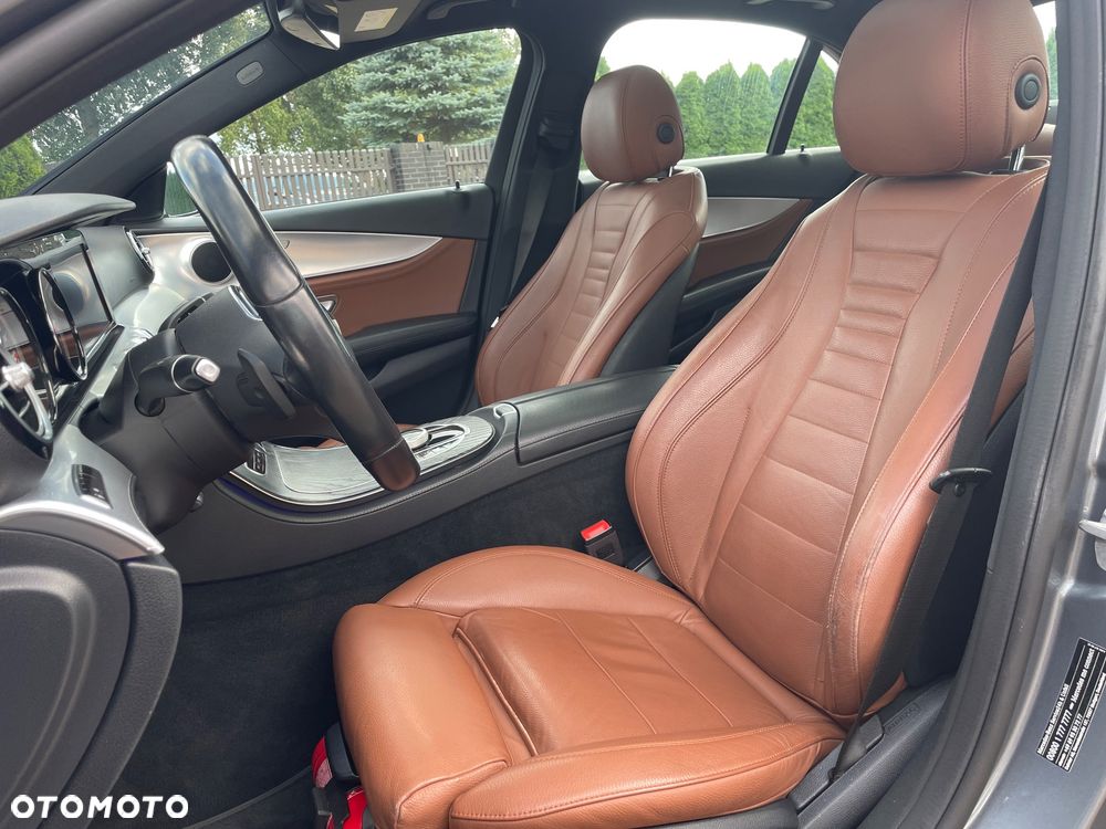 Mercedes-Benz Klasa E 200 4Matic 9G-TRONIC - 25