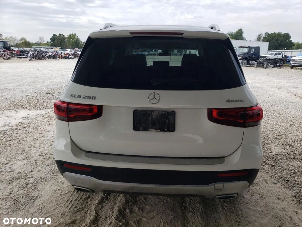 Mercedes-Benz GLB 250 4-Matic 8G-DCT - 7
